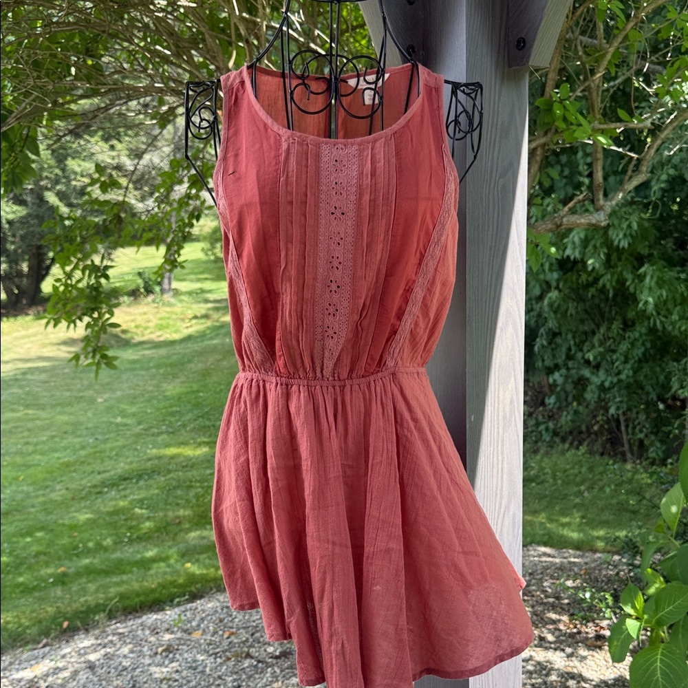 Sun and shadow sleeveless cut out back dress
